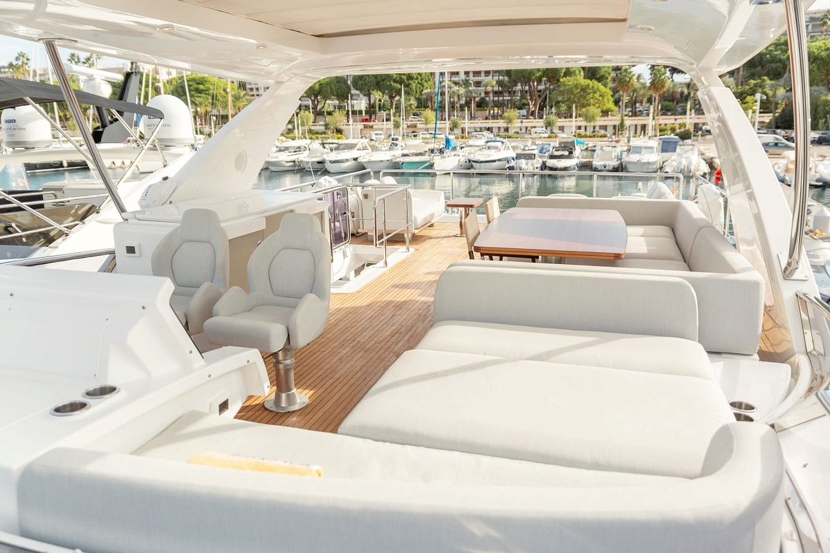 Аренда яхты Azimut 72 Solstice во Франции